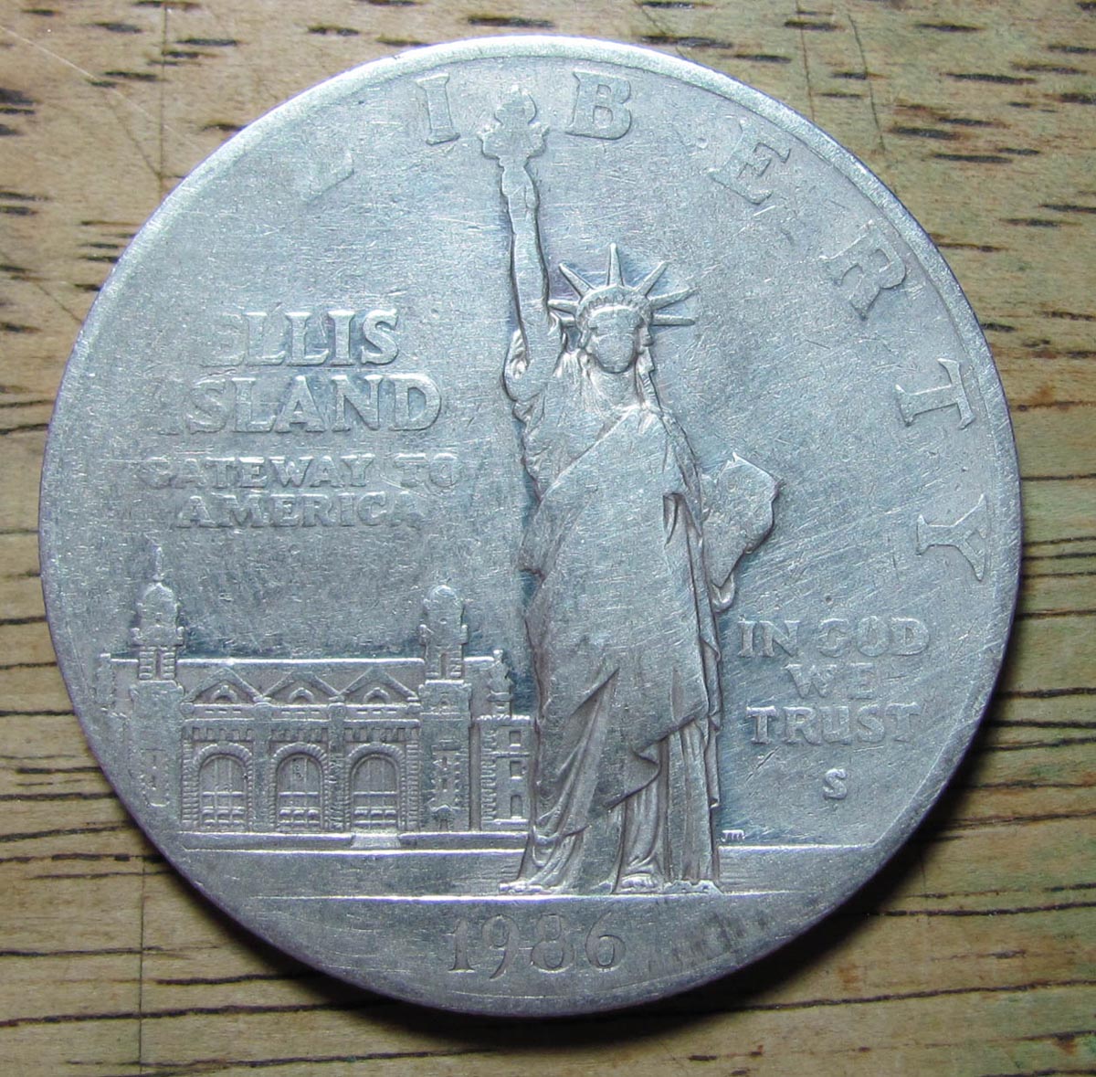 Ellis-Island-Dollar-Pocket-Piece-Grade